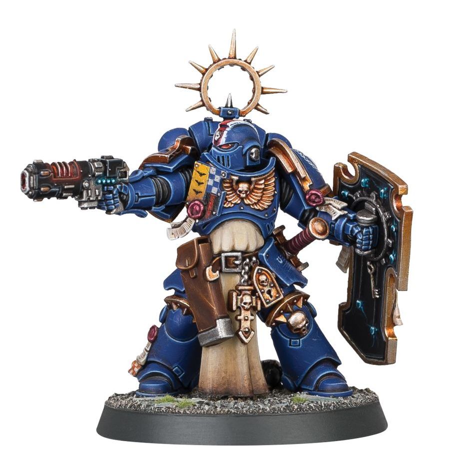 Space Marines Lieutenant With Storm Shield