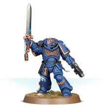 Load image into Gallery viewer, Space Marines Primaris Lieutenant With Power Sword