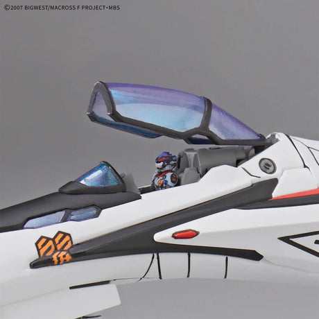 HG VF-25F Messiah Valkyrie (Alto Saotome's) 1/100 Model Kit