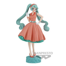 Load image into Gallery viewer, Hatsune Miku World Journey Vol 1  Hatsune Miku Figurine Banpresto