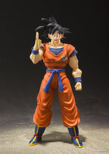 Indlæs billede i gallerifremviser, Dragon Ball Z Son Goku A Saiyan opvokset på jorden SHFiguarts actionfigur