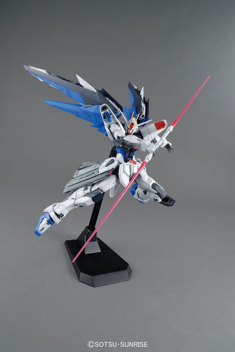 MG Freedom Gundam Ver2.0 1/100 Model Kit